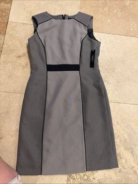 Black and White Textured Sleeveless Sheath Dress